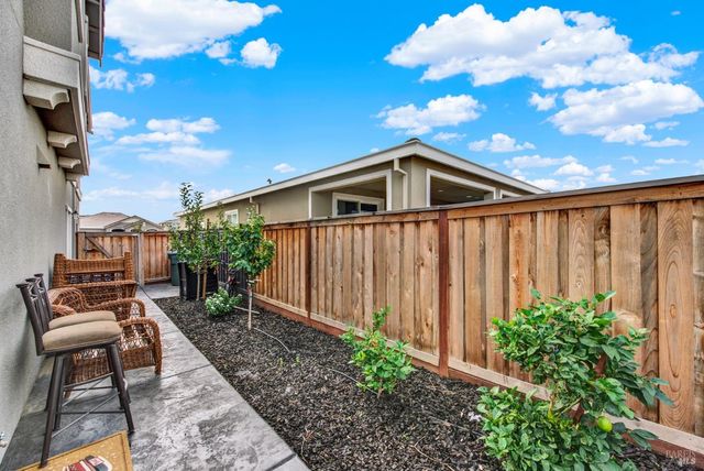 6018 Driver Ct, Vacaville, CA 95687