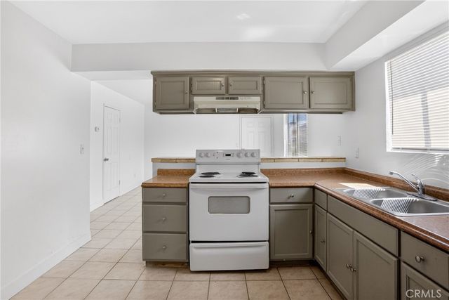 1300 Flower, Bakersfield, CA 93305