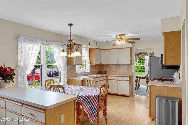 28 Nicole Court, Lakewood, NJ 08701