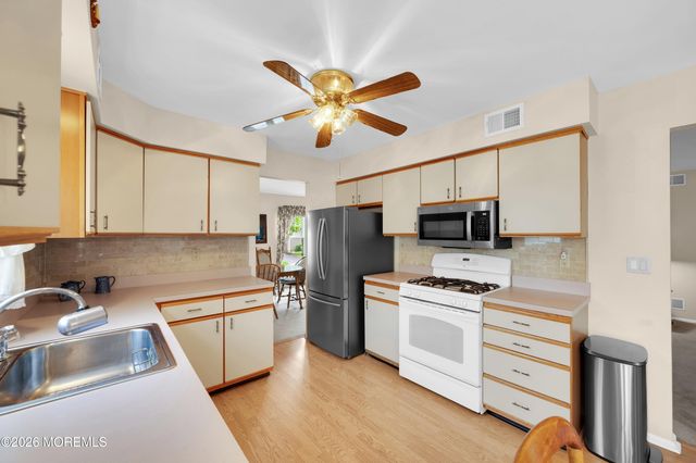 28 Nicole Court, Lakewood, NJ 08701