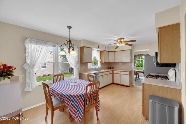 28 Nicole Court, Lakewood, NJ 08701