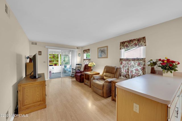 28 Nicole Court, Lakewood, NJ 08701