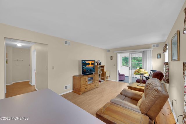 28 Nicole Court, Lakewood, NJ 08701
