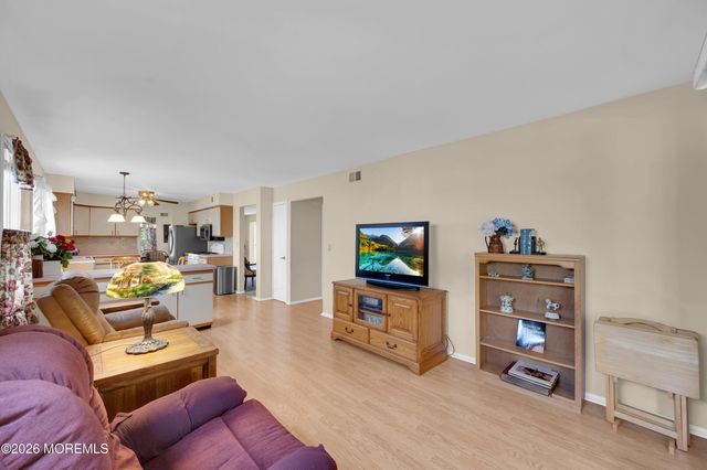 28 Nicole Court, Lakewood, NJ 08701