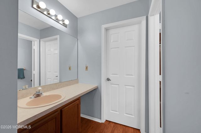 28 Nicole Court, Lakewood, NJ 08701