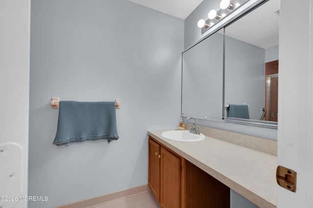 28 Nicole Court, Lakewood, NJ 08701