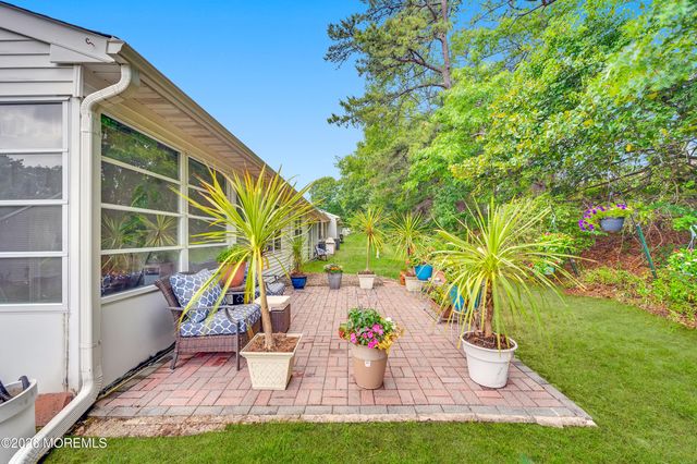 28 Nicole Court, Lakewood, NJ 08701