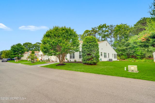 28 Nicole Court, Lakewood, NJ 08701