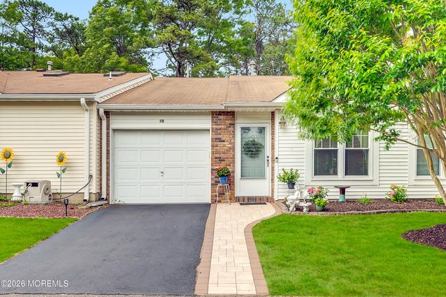 28 Nicole Court, Lakewood, NJ 08701