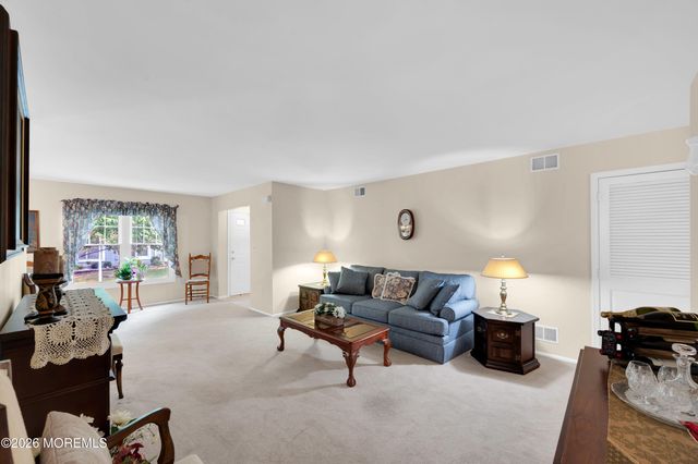 28 Nicole Court, Lakewood, NJ 08701