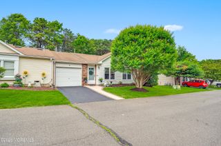 28 Nicole Court, Lakewood, NJ 08701