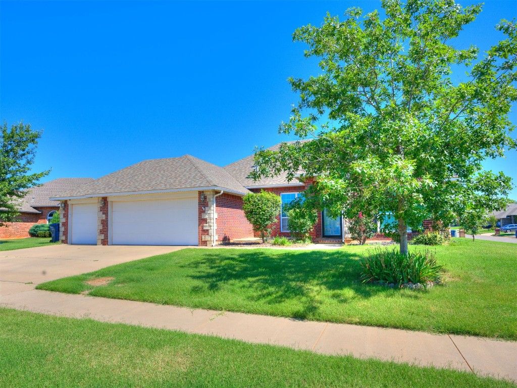 9809 SW 33rd Street, Yukon, OK 73099