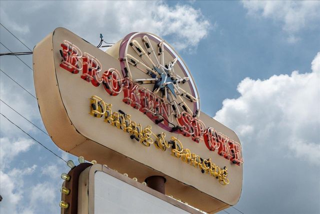 2000 Lightsey RD 3, Austin, TX 78704