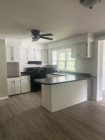 114 E Frazier St, Camden, TN 38320