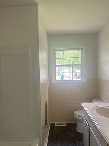 114 E Frazier St, Camden, TN 38320