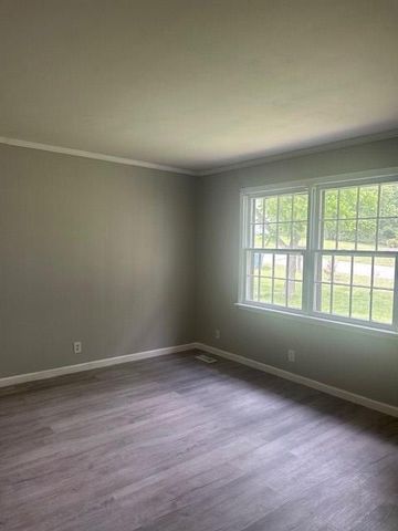 114 E Frazier St, Camden, TN 38320