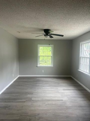 114 E Frazier St, Camden, TN 38320
