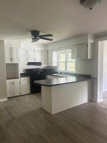 114 E Frazier St, Camden, TN 38320