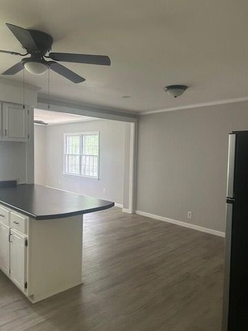 114 E Frazier St, Camden, TN 38320