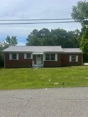 114 E Frazier St, Camden, TN 38320
