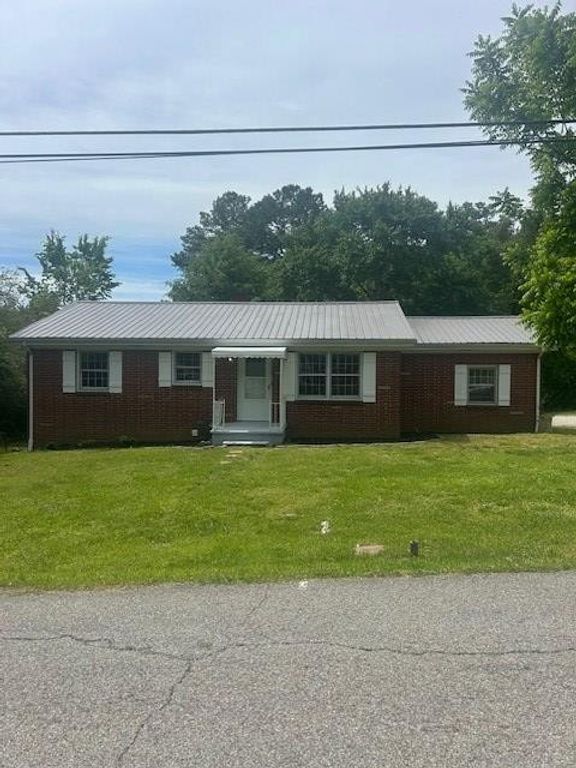 114 E Frazier St, Camden, TN 38320