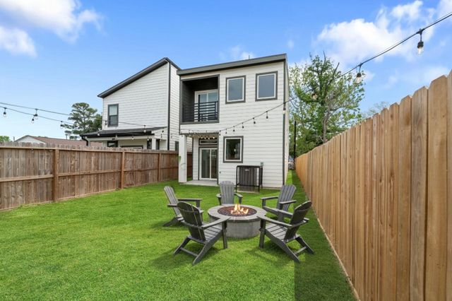 7709 Willow Street, Houston, TX 77088