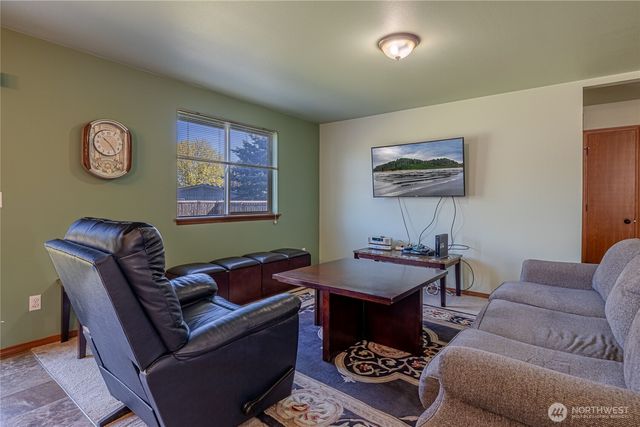 20402 5th Avenue Ct E, Spanaway, WA 98387