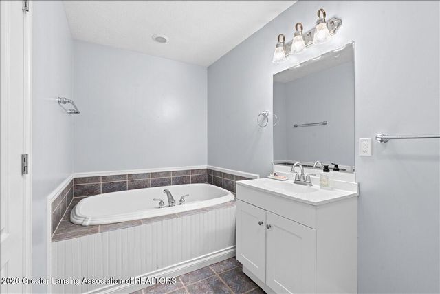 4995 W Cutler Road, Dewitt, MI 48820