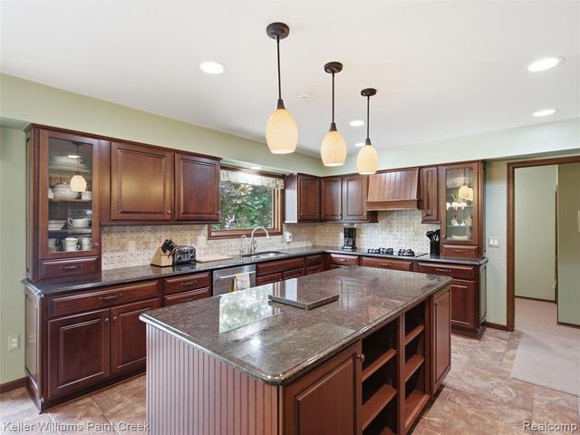 2950 Leyton Court, Rochester Hills, MI 48306