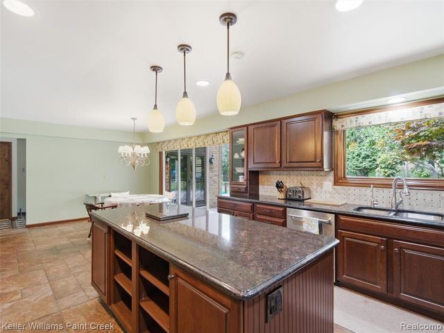 2950 Leyton Court, Rochester Hills, MI 48306