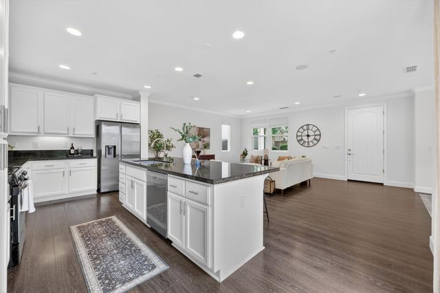 1533 Bonanza Ln, Folsom, CA 95630