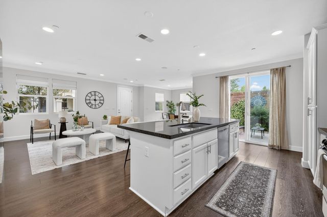 1533 Bonanza Ln, Folsom, CA 95630