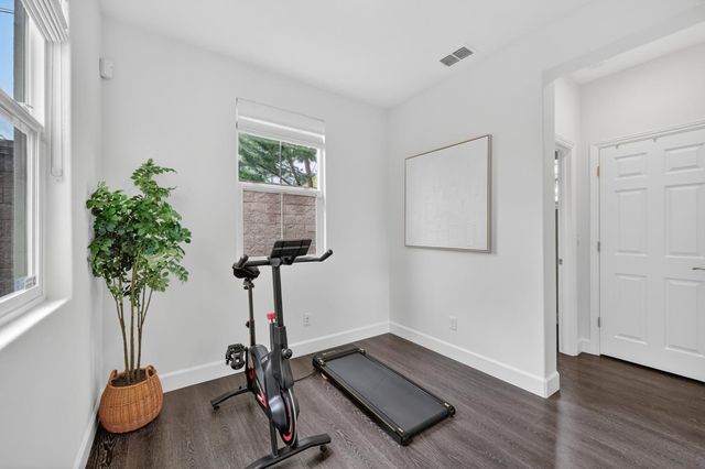 1533 Bonanza Ln, Folsom, CA 95630