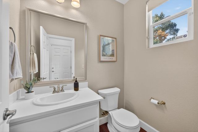 1533 Bonanza Ln, Folsom, CA 95630