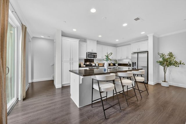 1533 Bonanza Ln, Folsom, CA 95630