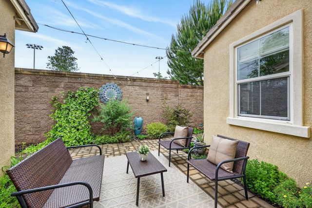 1533 Bonanza Ln, Folsom, CA 95630