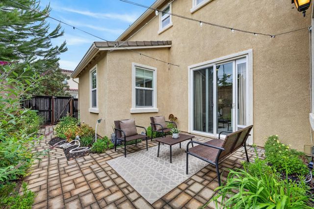 1533 Bonanza Ln, Folsom, CA 95630