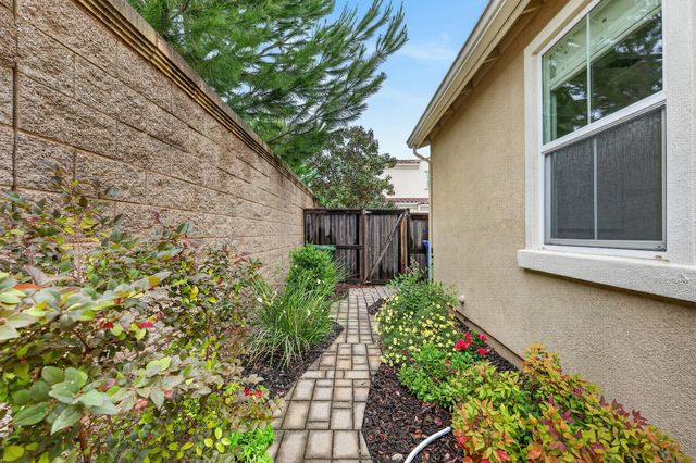 1533 Bonanza Ln, Folsom, CA 95630