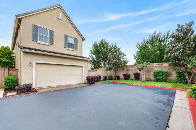 1533 Bonanza Ln, Folsom, CA 95630