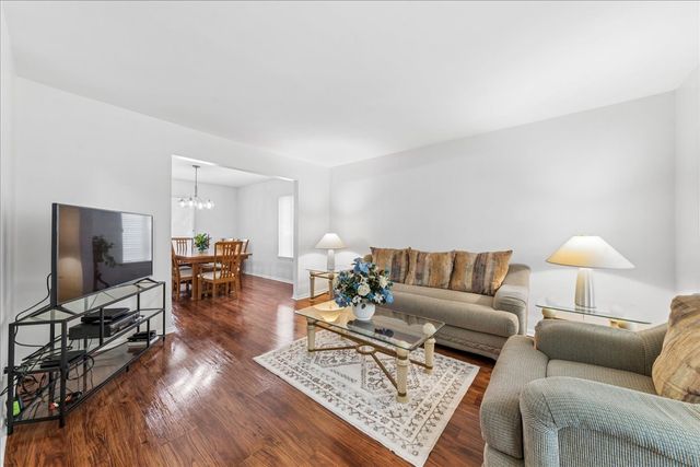 1024 Lakewood Circle, Naperville, IL 60540