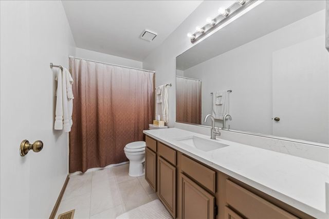 1024 Lakewood Circle, Naperville, IL 60540