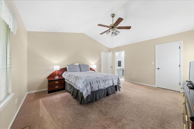 1024 Lakewood Circle, Naperville, IL 60540