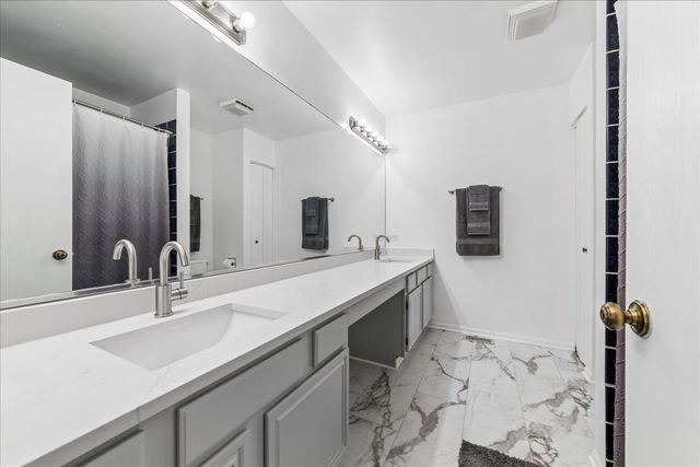 1024 Lakewood Circle, Naperville, IL 60540