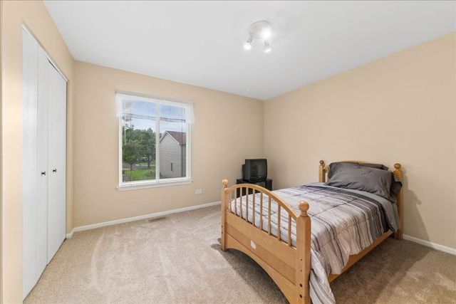 1024 Lakewood Circle, Naperville, IL 60540