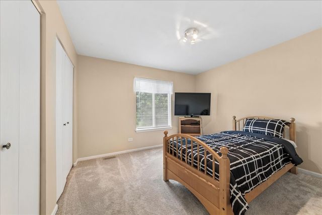 1024 Lakewood Circle, Naperville, IL 60540