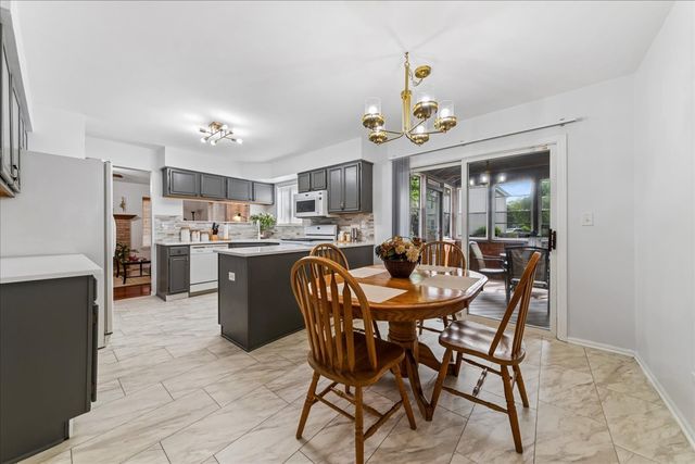 1024 Lakewood Circle, Naperville, IL 60540