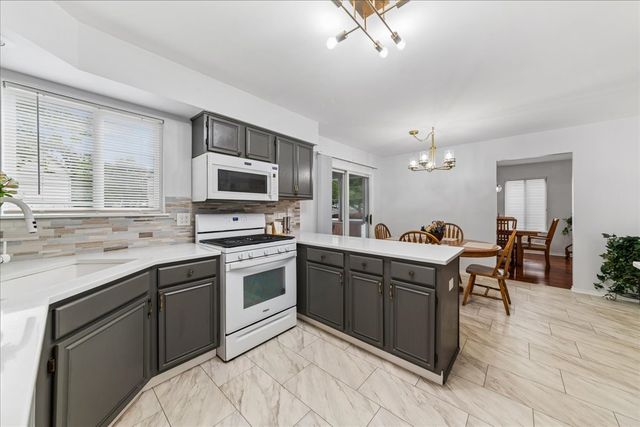 1024 Lakewood Circle, Naperville, IL 60540