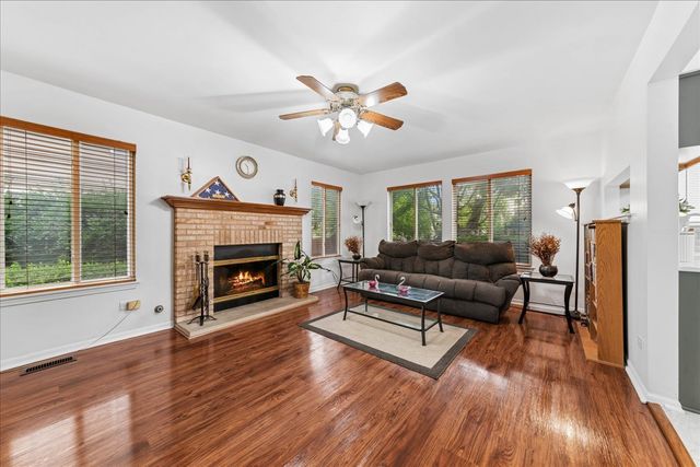 1024 Lakewood Circle, Naperville, IL 60540