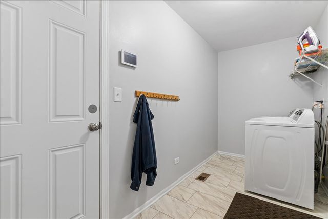 1024 Lakewood Circle, Naperville, IL 60540