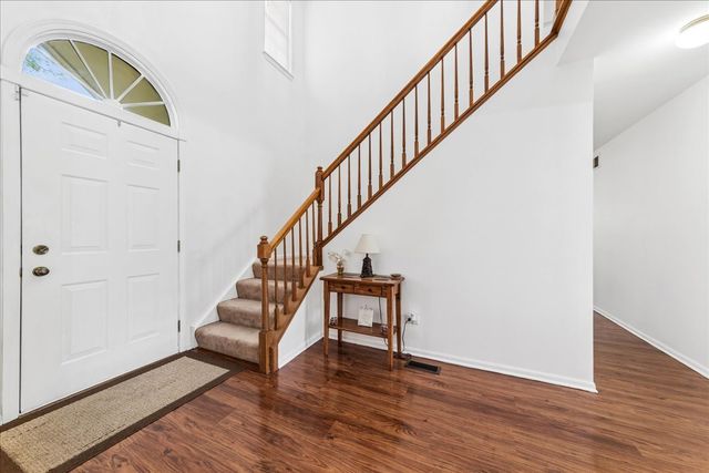 1024 Lakewood Circle, Naperville, IL 60540